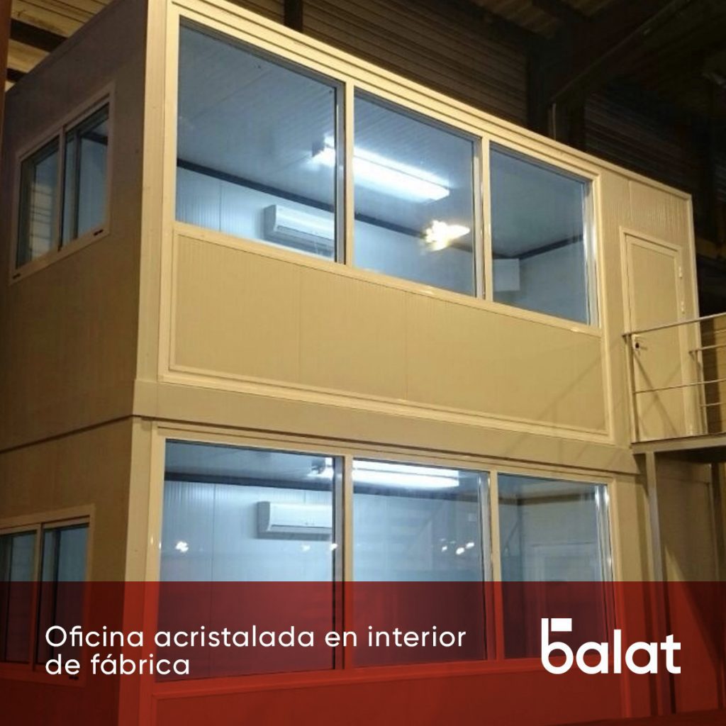 Oficina acristalada en interior : Balat